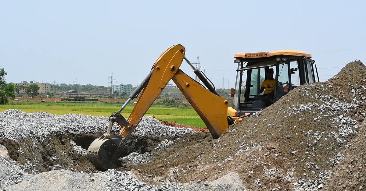 Chargement de gravier pour une livraison sur chantier